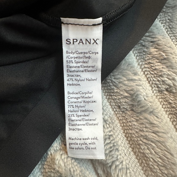 Spanx thinstincts black shapewear tank top base layer - Picture 5 of 10